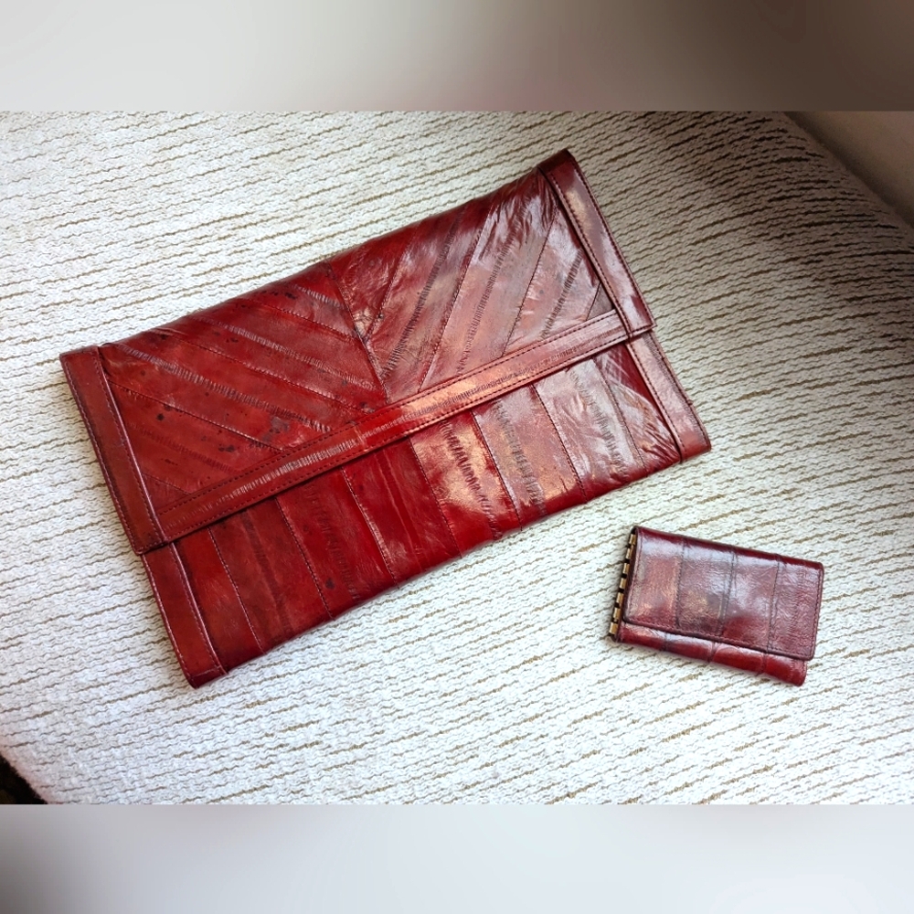 Vintage 80s eel skin red burgundy clutch with matching keyholder